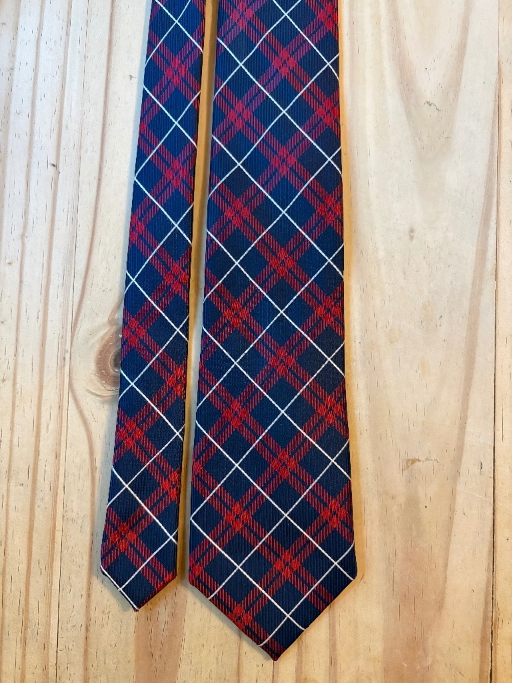 IZOD Men's Plaid Necktie Navy Blue Red White Tartan Silk Blend Traditional 3.25"